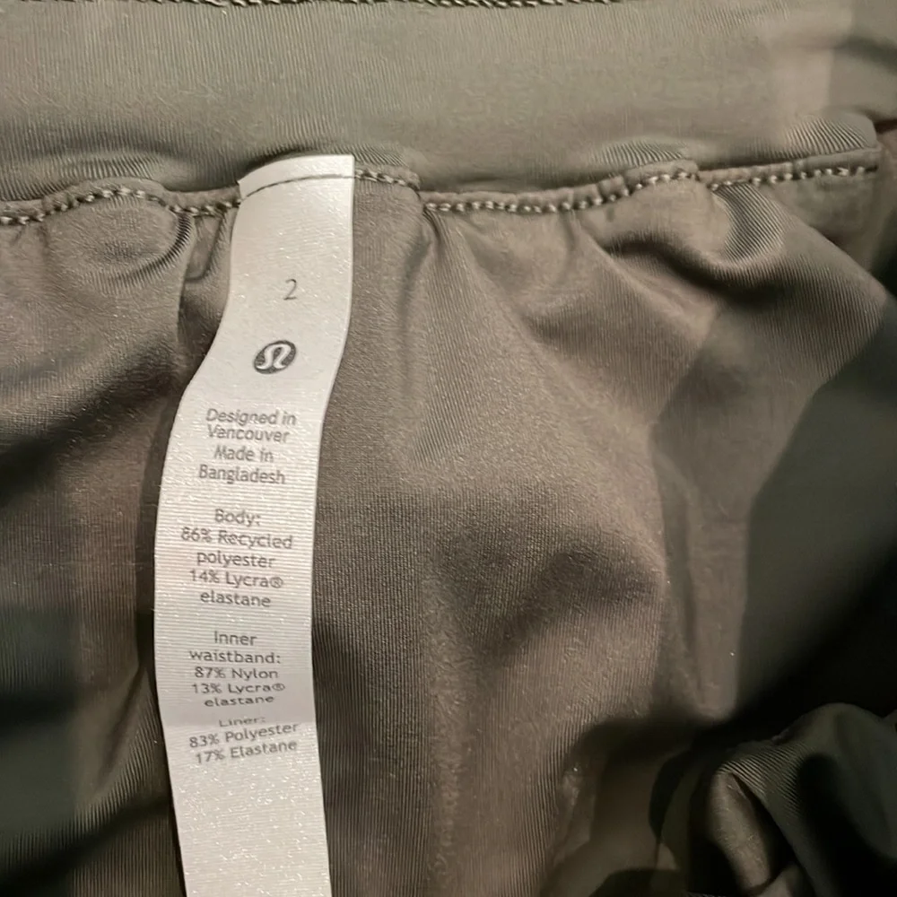 Lululemon Tracker Short 5" size 2 NWT in camoflauge - Picture 5 of 6